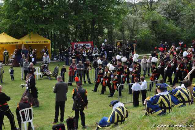 Daar komen de schutters met tromgeroffel