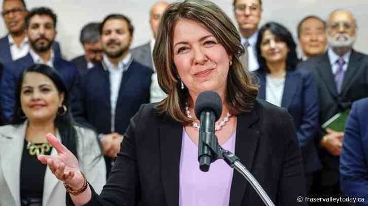 Media question restrictions apply only to Alberta premier, cabinet ministers say