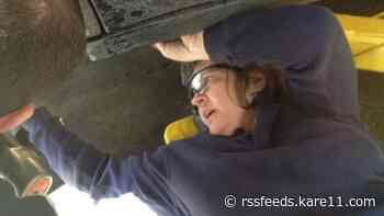 Minister who got her mechanic degree marks 10 years fixing cars for people in need