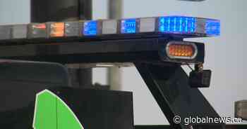 Alberta tow trucks can keep using flashing blue lights for another 5 years