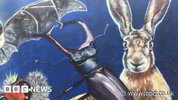 Wiltshire artist paints mural to celebrate railway wildlife