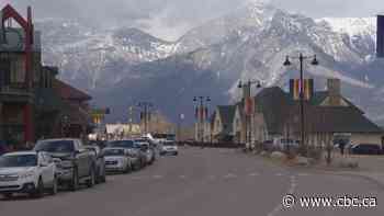 Jasper, Alta., tourism expected to rebound this summer, but businesses struggle to find workers