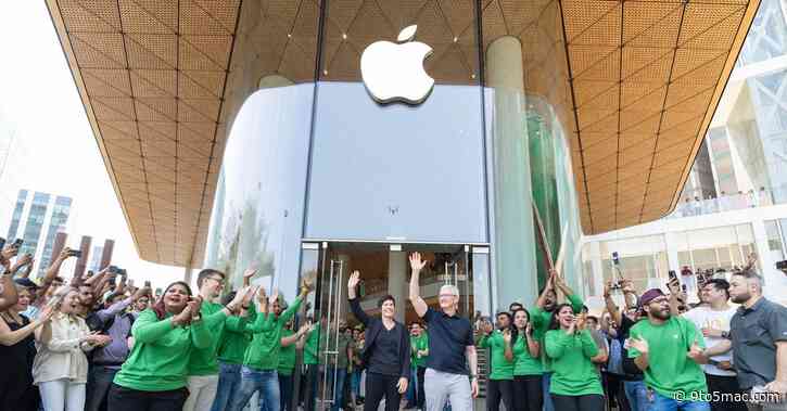 Tim Cook opens Apple BKC store, expresses delight at early Macintosh