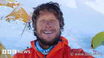 Noel Hanna: Mountaineer dies in Nepal expedition