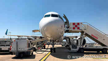 Scioperano addetti a check in e carico scarico bagagli: rischio caos a Fiumicino e Ciampino