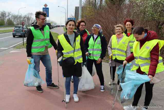 Groep enthousiaste anderstaligen maakt Zelzate proper. “Nederlands leren is lastig maar de woorden ‘propere pioniers’ leerde ik al van de kinderen”