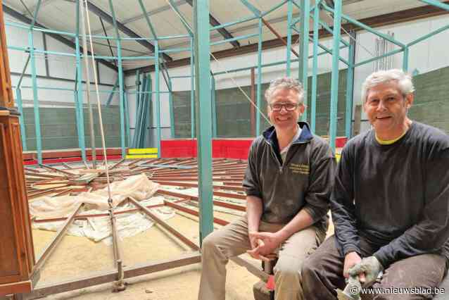 Drie vrienden brengen legendarische spiegeltent weer tot leven: “We willen dit erfstuk voor toekomstige generaties bewaren”