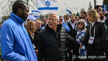 Patriots' Kraft joined by Mill for Holocaust march