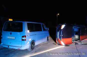 Lauter Knall weckt Bünder: Auto nach Unfall umgekippt