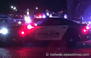 Bouncer, bystanders wrestle man with a gun outside East El Paso bar, police say