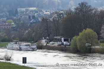 LGS-Schiff in Höxter eingetroffen, Ministerpräsident kommt und großer Medienrummel