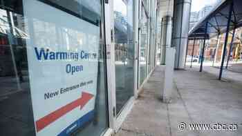Toronto considers opening warming centres at -5 C, advocate calls move 'bare minimum'