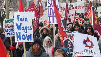 With no deal with feds in hand, union says federal workers will strike