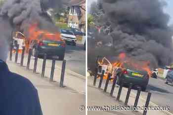 Long Lane Bexleyheath fire: Car completely destroyed