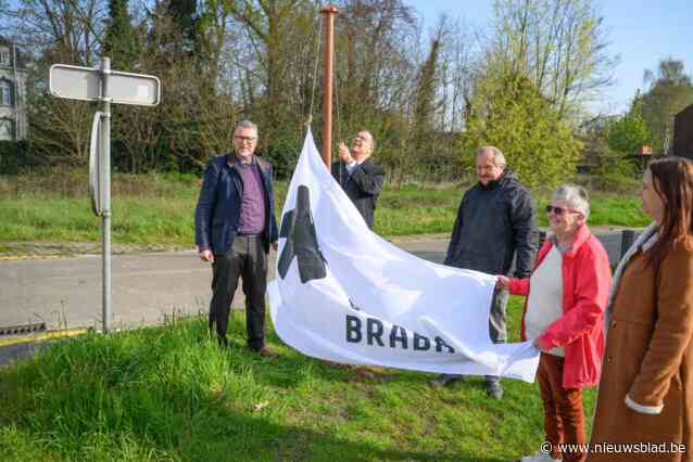 CD&V Boortmeerbeek hijst symbolisch de Vlaams-Brabantse vlag jaar na de start van fusieperikelen: “Dacht dat het aprilgrap was”