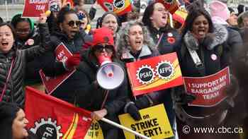 Thousands of federal public servants across country begin strike