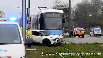 Unfall mit Straßenbahn vor der Uni Ulm: Autofahrerin missachtet Wendeverbot