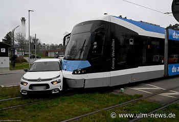 Linksabbiegerin übersieht Straßenbahn