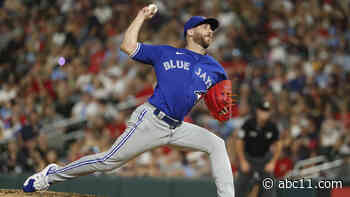 MLB pitcher says flight attendant 'made' his pregnant wife clean up after kids, fueling debate