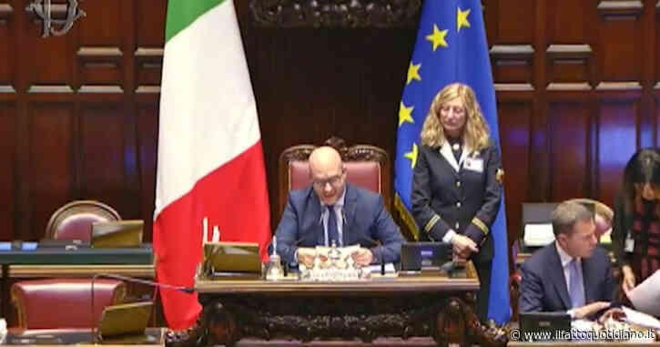 Il presidente Fontana saluta gli studenti dell’Istituto Bachelet ma fa una figuraccia – Video