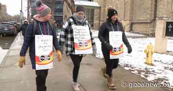 Picket lines pop up around Saskatchewan during largest federal worker strike in Canadian history