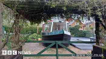 Warwick canal boat to become 'quirky' meeting space