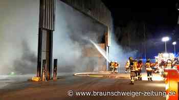 Großbrand bei Alba in Watenbüttel – Feuerwehr im Einsatz