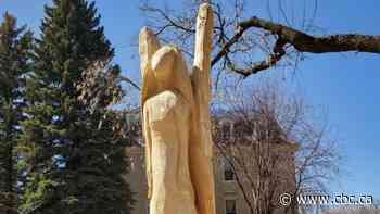 Manitoba wood carver transforms dying tree into angel at St-Pierre-Jolys Museum