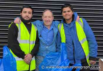 Charity hands out free Iftar packs to families during Ramadan
