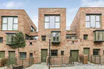 New four storey home for sale in Edgewood Mews, N3