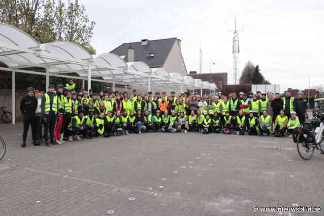 Zesdejaars Hartencollege fietsen tijdens tweedaagse voor slachtoffers aardbeving Turkije en Syrië: “We haalden al zo’n 2.000 euro op”
