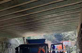 FW-EN: Wetter - Lkw fährt gegen Brücke
