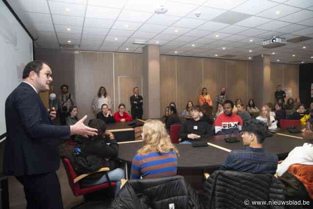 Minister Vincent Van Quickenborne geeft gastcollege in KTA Brugge