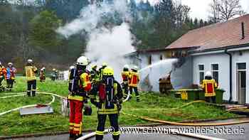 Brand in Rohrdorf: Feuer zerstört Lackierbox