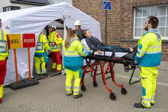 180 kinderen geëvacueerd tijdens grootschalige rampoefening in Sint-Carolus: “Met de hoogtewerker van de brandweer gered worden was echt wel leuk”