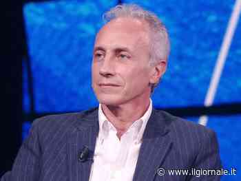 "Non spiego le battute". Travaglio rivendica la vignetta-spazzatura