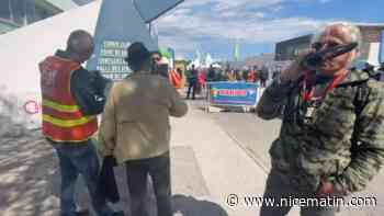 Réforme des retraites: Olivier Véran accueilli avec des sifflets, des casseroles et des chants à Brignoles