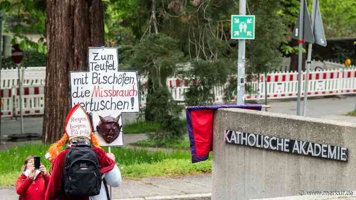 Missbrauchsbericht: Bilder von Zollitsch und Saier abgehängt