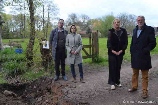 Na poort, nu ook greppel: gezin afgesloten van openbare weg door twist over al dan niet privaat karakter straat