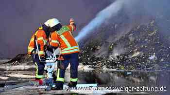 Großbrand bei Alba in Watenbüttel: Kripo sucht Brandursache