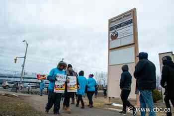 Public service workers hit the picket line in Thunder Bay