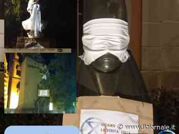 Vercelli, bendò statua del cardinale: eco-vandalo rischia 5 anni di carcere