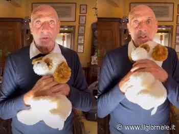 "Lo stringeva al petto prima di morire". Le lacrime di Paolo Brosio per la madre