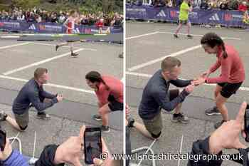 Manchester Marathon runner proposes to girlfriend during race
