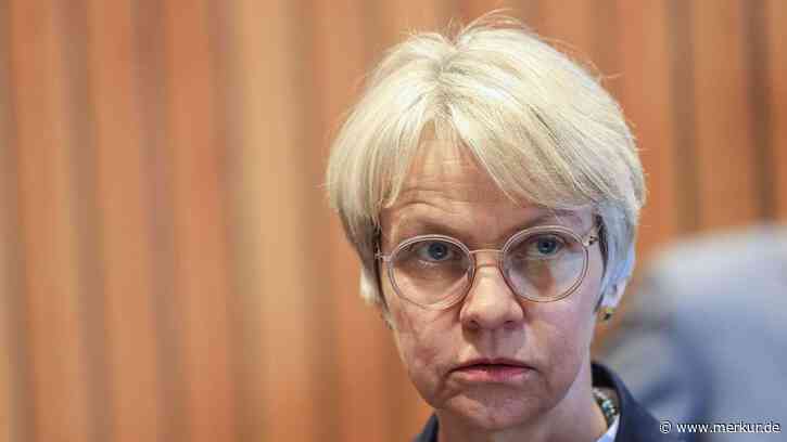 Abi-Panne: NRW-Schulministerin gesteht Kommunikationsfehler
