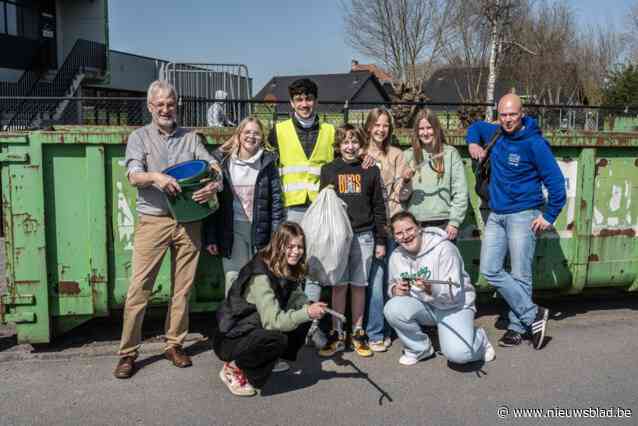 Leerlingen IHKA maken buurt schoon