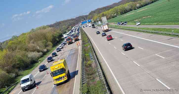 Hochspannungskabel stürzt auf Autobahn