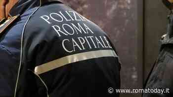 Occupa un appartamento sfitto e aggredisce due agenti