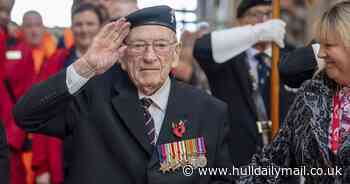WW2 veteran with no surviving relatives celebrates 105th birthday with 3,000 cards
