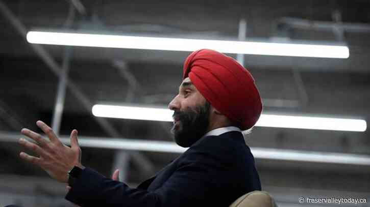 Former industry minister takes job at Rogers two years after leaving office